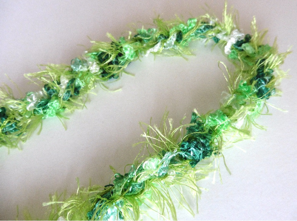 L001 - Kalina crochet Lei