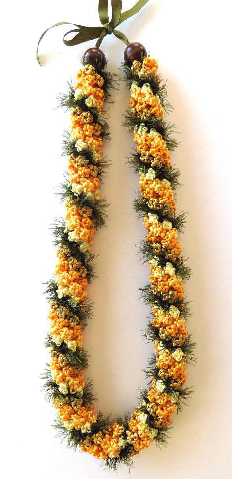 L009 - Deluxe rosebud Crochet Lei