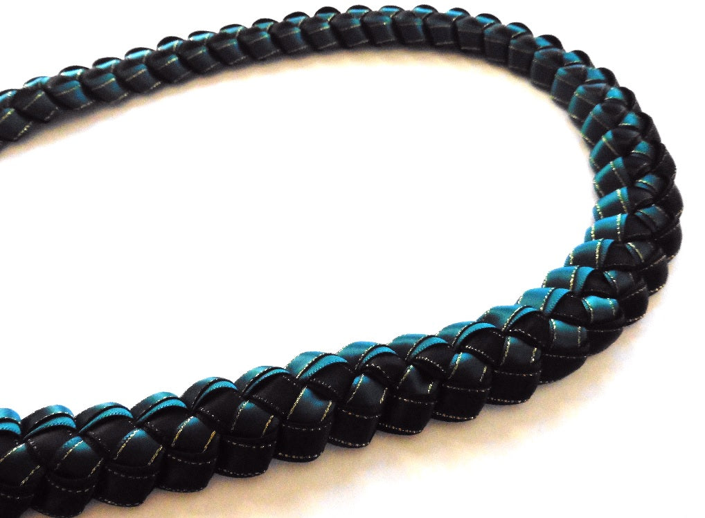 L025 - Deluxe Triple Ribbons Braided Lei